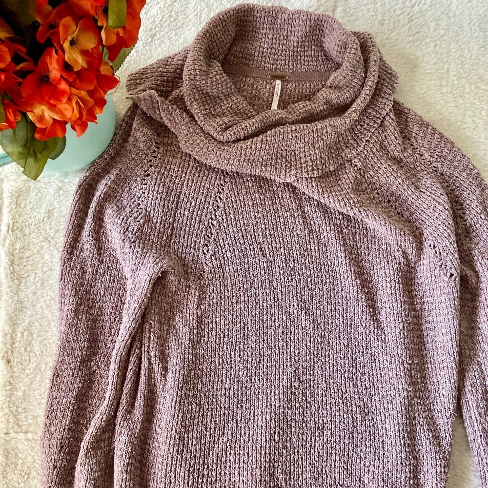 Free People Cowl Neck Sweater 🍂 ✌🏻